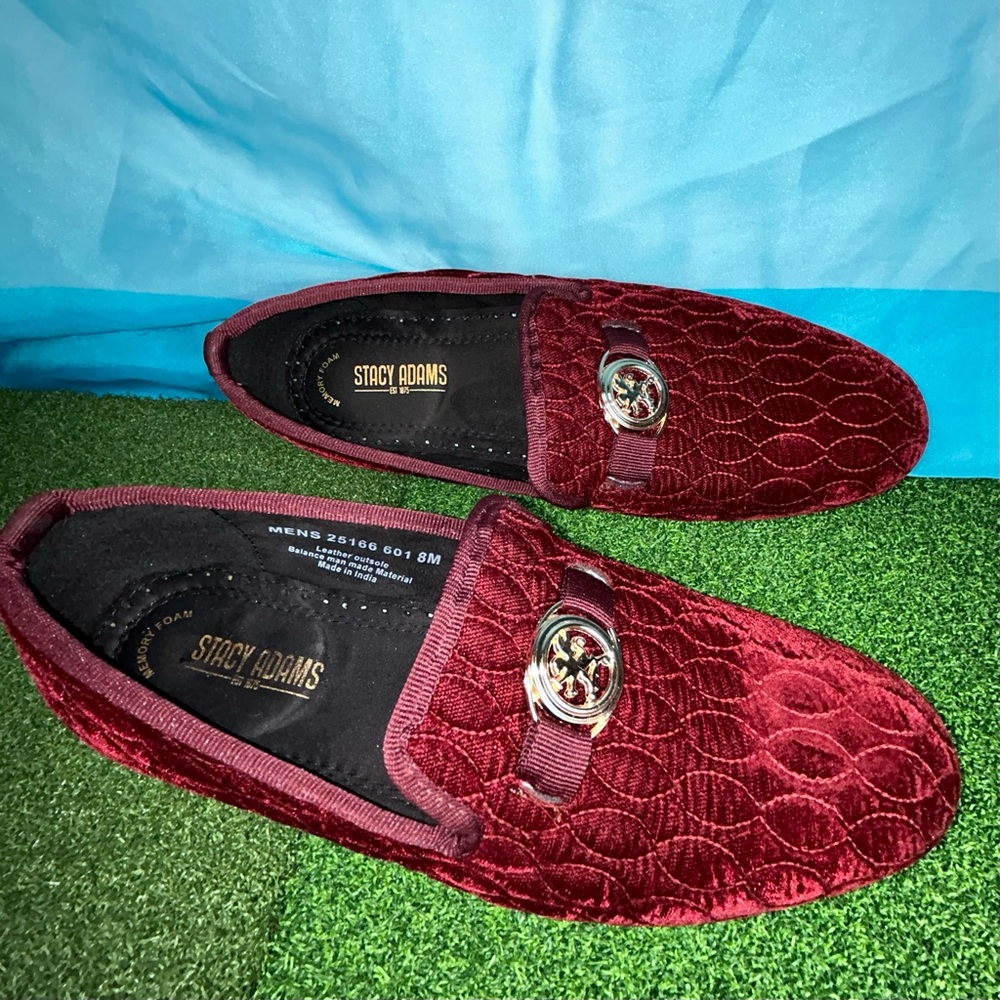 Stacy Adams men’s 8 red velvet velour Hugh Hefner type gold emblem loafers shoes